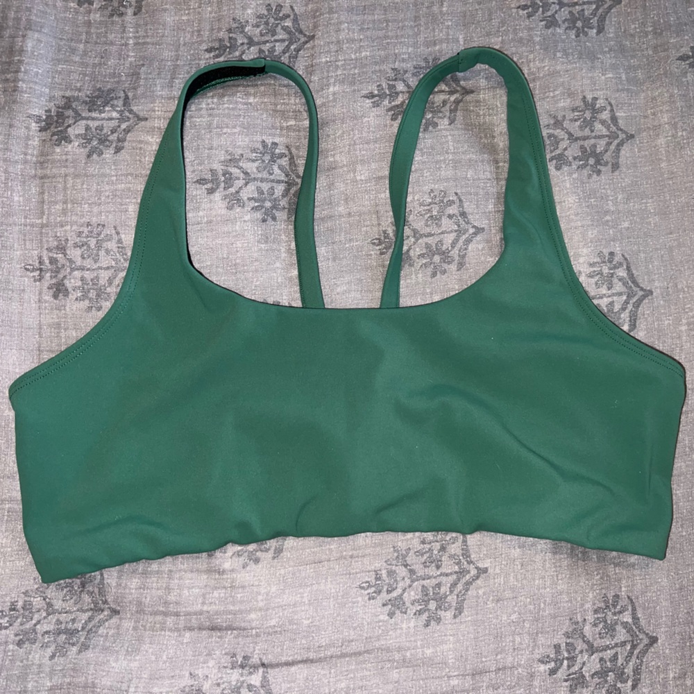 Vuori Yosemite like new green sports bra